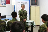 　政戰主任基層部隊走訪  ─與官兵談心。（圖與文：簡志偉）