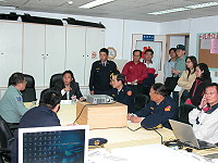 　萬安三十號演習今天展開，昨天縣府主秘王忠銘偕地區軍、警等相關聽取預演前簡報。（圖：縣府企劃室提供）