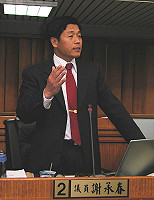 議員謝承春進行質詢。(圖/文:曹重偉)