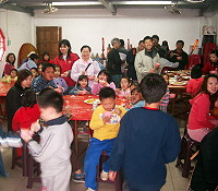 介壽國中小一年忠班舉行班親會,師、生、家長餐敘同歡。(圖/文:邱竟瑋)