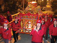 媽祖娘娘上街頭,熱鬧的遶境活動為今年媽祖文化節掀起第一波高潮。(圖/文:曹重偉)