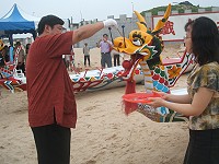 　2007莒光鄉慶端午龍舟競賽舉行開光祭海儀式。（圖／文：林冰芳）