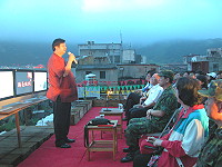   北指部萬平操演震撼登場，縣長陳雪生代表鄉親感謝國軍官兵的辛勞。（圖／文：陳鵬雄）