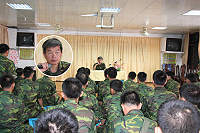 馬防部政戰主任宋將軍日前與到部新兵面對面談心,並期勉新進弟兄要虛心請益,自我充實精進,恪遵安全規定,快樂在馬服役。(圖/文:簡志偉)