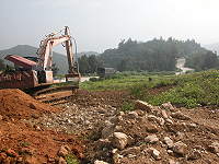 　南竿山線中興嶺附近路段配合綠化，建設局農改場展開大規模地質改良計畫。（圖／文：陳鵬雄）
