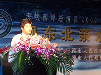 　寧德六一六招商展隆重揭幕，觀光局長曹爾元上台致詞表祝賀之意。（圖：連江縣政府觀光局提供）