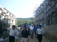 　教育部長杜正勝昨天前往馬祖高中視察，瞭解校園整建工程第一期進度與施作情形。（圖／文：邱竟瑋）