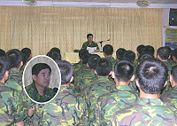 馬祖防衛指揮部指揮官張中將日前假幹訓班中山室對新兵實施精神講話,期勉新進弟兄關懷同袍、服從幹部領導、遵守軍紀規定,順利平安退伍。(圖/文:簡志偉)