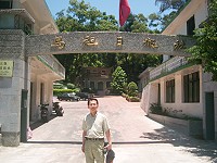 　國家國樂團執行秘書陳鄭港昨天拜訪本報，探訪昔日工作地點，神情愉快。（圖／文：邱竟瑋）