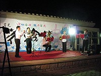 　獅倍秀銅管五重奏昨晚在東莒銅像公園演出，超過兩百名聽眾參與盛會。（圖：東莒社區發展協會提供）