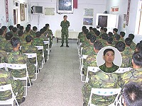 馬防部指揮官張中將日前至裝步連視導,並於中山室對全連官兵實施精神講話。(圖/文:簡志偉)