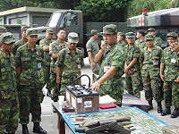     莒指部舉辦行車安全教育暨車輛保養講習，並對各連隊車輛保修人員實施勤前教育。（圖與文：張惟程）