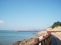 　南竿清水外環道至福澳海堤整建工程完工後，遊客將可步行或騎腳踏車欣賞藍天海景。（圖／文：邱竟瑋）