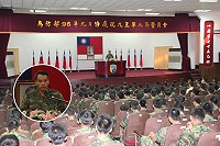 馬防部日前假梅石中正堂舉行「九三軍人節慶祝大會暨八月份月會」,吳副指揮官特別致贈紀念獎牌予連江地檢署朱坤茂檢察長,感謝其帶來的精闢演說,充實全體官兵法律常識,增益守法觀念。(圖/文:劉家興)