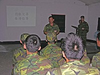 馬防部副主任強調幹部必須以「如履薄冰」的態度清除部隊環境潛在危安因素,讓弟兄們平安退伍。(圖/文:簡志偉)