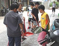 　東引國中小響應地球清潔日發起社區掃街活動。（圖：東引國中小提供）