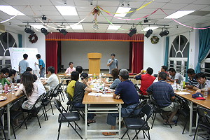&#22338;里國小日前召開新學期第一次家長委員會，並選出周瑞國為新任會長。（圖：&#22338;里國小提供）