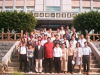 　中永和校長團來馬會議旅遊，於縣府前合影。（圖／文：邱竟瑋）
