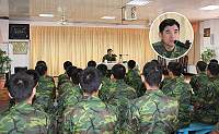 馬防部指揮官日前於幹訓班中山室對新兵實施精神講話,指揮官期許所有新進能用心學習,恪遵軍紀,並信任長官領導,快樂在馬當兵。(圖/文:簡志偉)