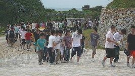 縣府舉辦國際無車日健走,參與者陸續抵達終點馬管處。(圖:縣府環保局提供)