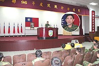 指揮官於精神講話中強調「帶兵要帶心」的重要,並期許幹部能以成熟穩重的態度處理事務,安定部屬心理,專心於部隊本務工作,從而展現國軍堅實戰力。(圖/文:簡志偉)