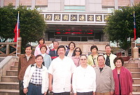 　台北大學教授王金利與梁耀中、陳盛昌等十三人昨天參訪縣府。（圖／文：邱竟瑋）