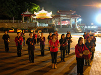 　配合媽祖昇天祭，馬祖境天后宮「馬港婦女鼓板隊」風雲再起，隊員近日都利用晚間積極練習。（圖／文：曹重偉）