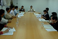 連江縣政府與東引民宿業者座談,輔導及早取得合法經營證照。(圖/文:陳其敏)