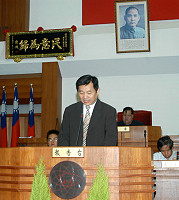 　審計部台灣省基隆市審計室主任林永釧來馬進行九十五年度總決算暨附屬單位決算審核報告。（圖／文：曹重偉）