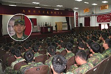 馬防部日前舉行防區參謀長新職介紹典禮,指揮官張中將於會中除期勉全體官兵應服從於新任參謀長的指導,協助新任官圓滿完成各項任務。(圖/文:馬防部提供)