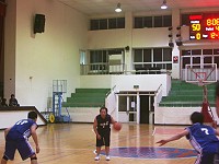 　九十六年度主委盃籃球賽，同學會陳由恩盤算進攻路線。（圖／文：邱竟瑋）