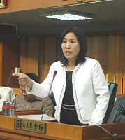 　議員李金梅進行質詢。（圖／文：曹重偉）