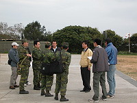 　教育局邀集相關單位前往成功山訓練基地進行「興建棒壘球場預定地現地會勘」，但與會單位表示該場地立即釋出使用有所困難。（圖╱文：劉秋月）