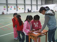 　孩子們說著不流暢的福州話希望能闖過十個母語關卡。（圖／文：林冰芳）