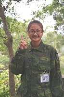 雖然擁有一身絕技,在帥氣軍服下的廖淑萍,除了有著同齡女孩可愛、純真的一面,更多了一份自信與堅毅。(圖/文:馬防部訊)