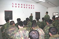 指揮官張中將日前主持彈藥庫儲管理講習時期勉各連級幹部及彈藥庫管理人員要秉持「戒慎恐懼」心態,達到管理零缺點。(圖/文:馬防部訊)