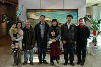 　「歲月，戀戀馬祖」郭淑媛油畫展昨開幕，文化局長劉潤南及恩師曹楷智夫婦都專程前往為她加油打氣。（圖／文：曹重偉）