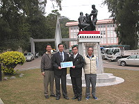 　台電致贈南竿鄉公所一百萬元發電年度協助金，以協助地方建設發展。（圖／文：劉秋月）