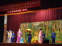 　馬中一年級學生擔綱演出「善才童子五十三參」舞台劇，台下台上氣氛融洽，也讓正確人生觀的學習不再教條而有趣。（圖／文：劉秋月）