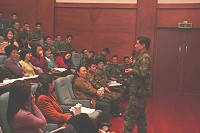 馬防部政戰主任李上校日前主持96年心輔專題講座,期勉心輔志工秉持「對別人的苦難要同情,對自已的苦難要堅忍」精神,隨時主動關心和協助單位弟兄解決問題,以營造身心健康和管教合理的部隊生活。(圖/文:莊郁傑)
