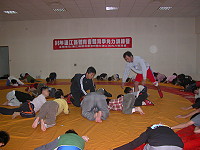 　體育會及角力委員會一連五天推出角力研習活動，學員上課認真。（圖／文：陳鵬雄）