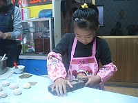 　加入新食材製作傳統地瓜粿，不僅口味獨特，就連小朋友都想學。（圖／文：林冰芳）