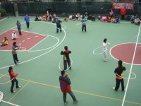 東引國中小校慶,舉辦呼拉圈等趣味競賽。(圖/文:陳其敏)