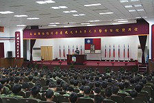 馬防部日前舉辦慶祝九十七年元旦暨晉任頒獎典禮,指揮官張中將於會中對晉任同仁與獲獎官兵表達祝賀之意,更期勉晉任及接受表揚人員,更要秉持過去一貫的精神,奮勉精進,再接再厲。(圖/文:王泰閔)