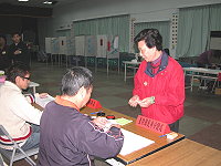 介壽國中小投開票所,福澳村依嬤拔得頭籌。(圖/文:劉秋月)