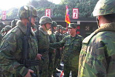 郭指揮官日前主持步兵營編成時,除給予各單位指導和裁示外,並慰問官士兵辛勞。(圖/文:楊政穎)