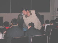 縣長陳雪生春節前夕約見馬祖服役的子弟兵,祝賀佳節外也發放每人一個大紅包。(圖/文:劉秋月)