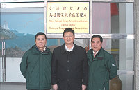 　馬祖國家風景區管理處副處長由原縣府觀光局技正林建成（中）接任，處長朱孟晃（左）對他寄予厚望。（圖／文：曹重偉）