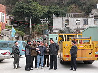 　因應議員曹以標在介壽海埔新生地設置觀光夜市、加油站建議案，昨日縣長陳雪生率多位局處首長現地會勘。（圖／文：劉秋月）