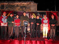 　「2008鼠來寶燈會」昨晚后澳登場，縣長陳雪生帶領多位嘉賓進行點燈儀式，配合煙火施放，將元宵節熱鬧氣氛推到最高點。（圖／文：劉秋月）
